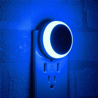 LED Dusk-to-Dawn Smart Night Light – Auto-Dimming Plug-In Wall Lamp